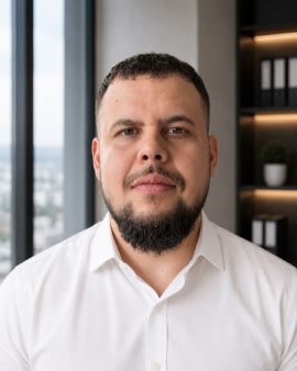 Enis Hasani 